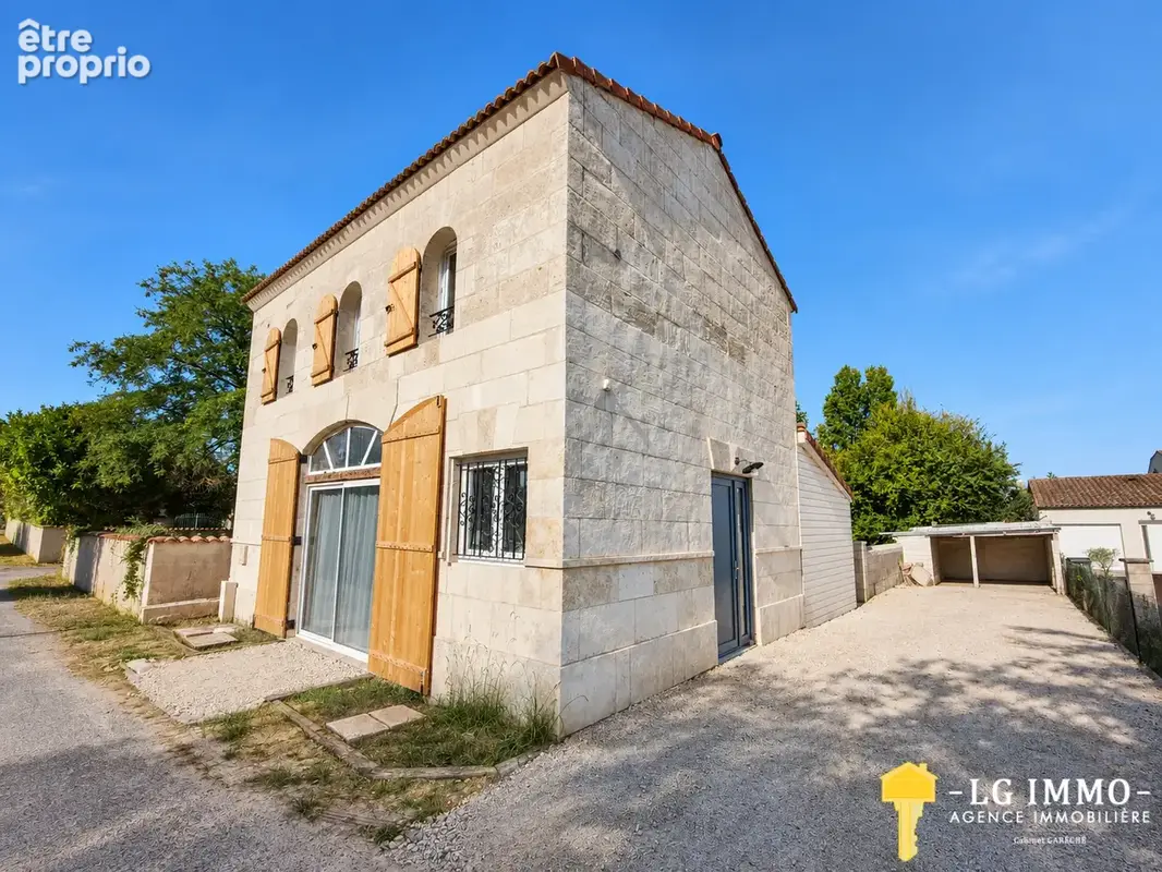 Maison en pierre entièrement rénovée — 3 chambres — jardin clos — dpe a - photo 2