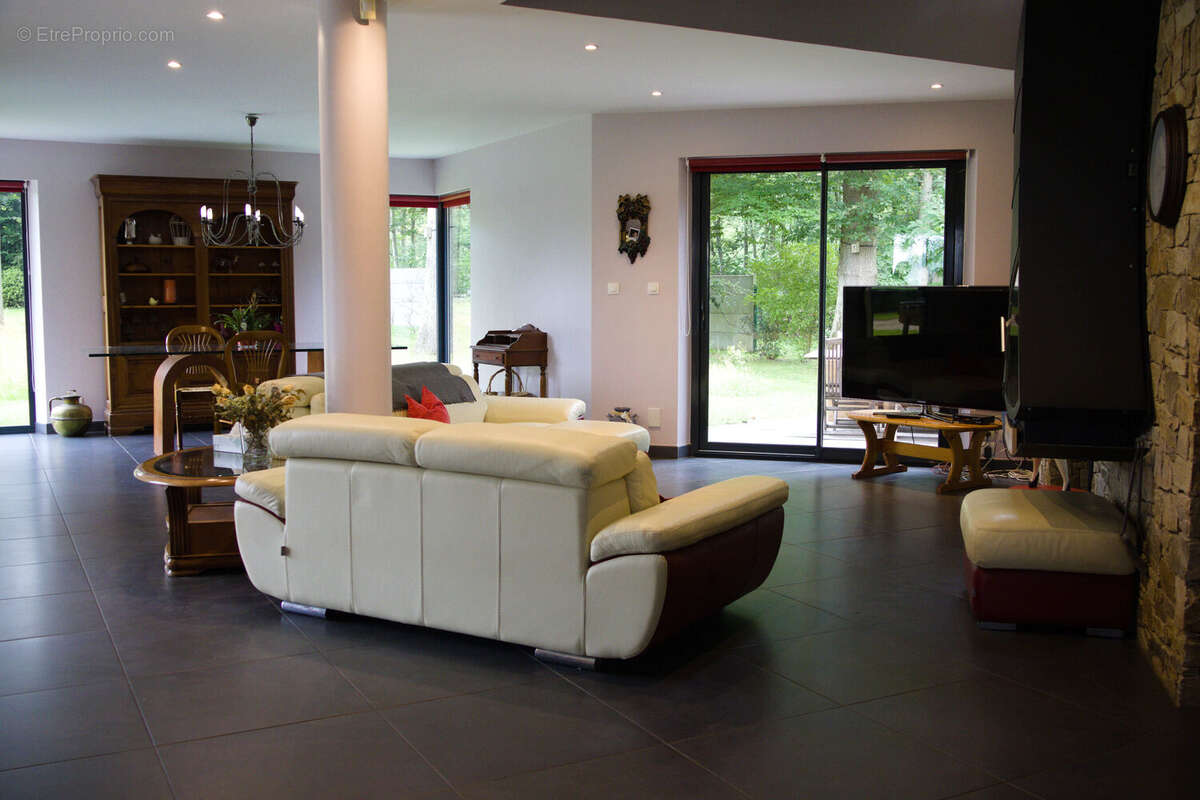 Maison 300 m² à Lyons-La-Foret  - photo 4