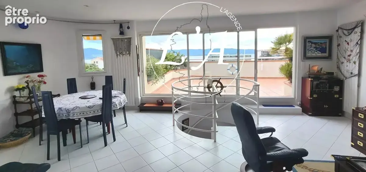 Duplex de standing en dernier étage – Triangle d’Or Ajaccio – Vue mer, terrasses, suite parentale - photo 10