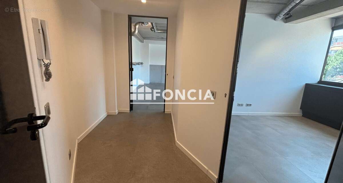 Commerce à MANDELIEU-LA-NAPOULE