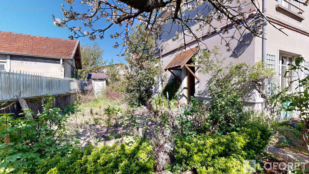 Maison à YZEURE