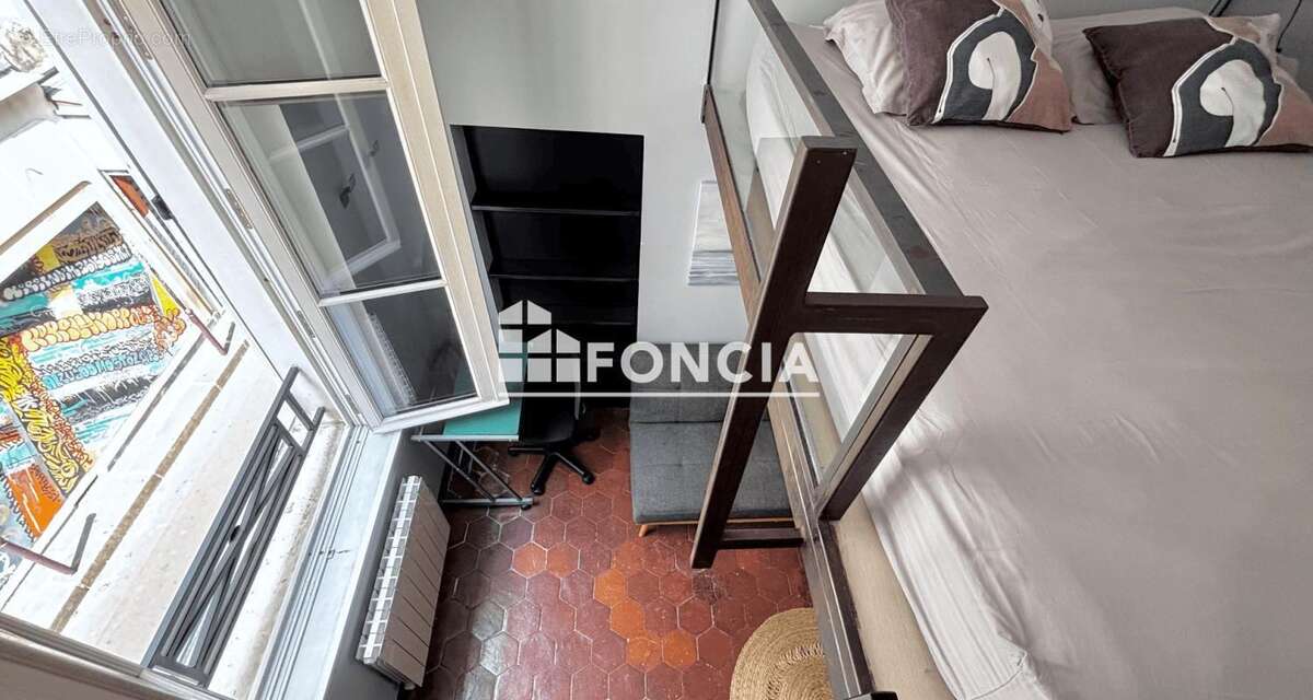 Paris ii - studio lumineux avec superbe hauteur sous plafond - photo 2