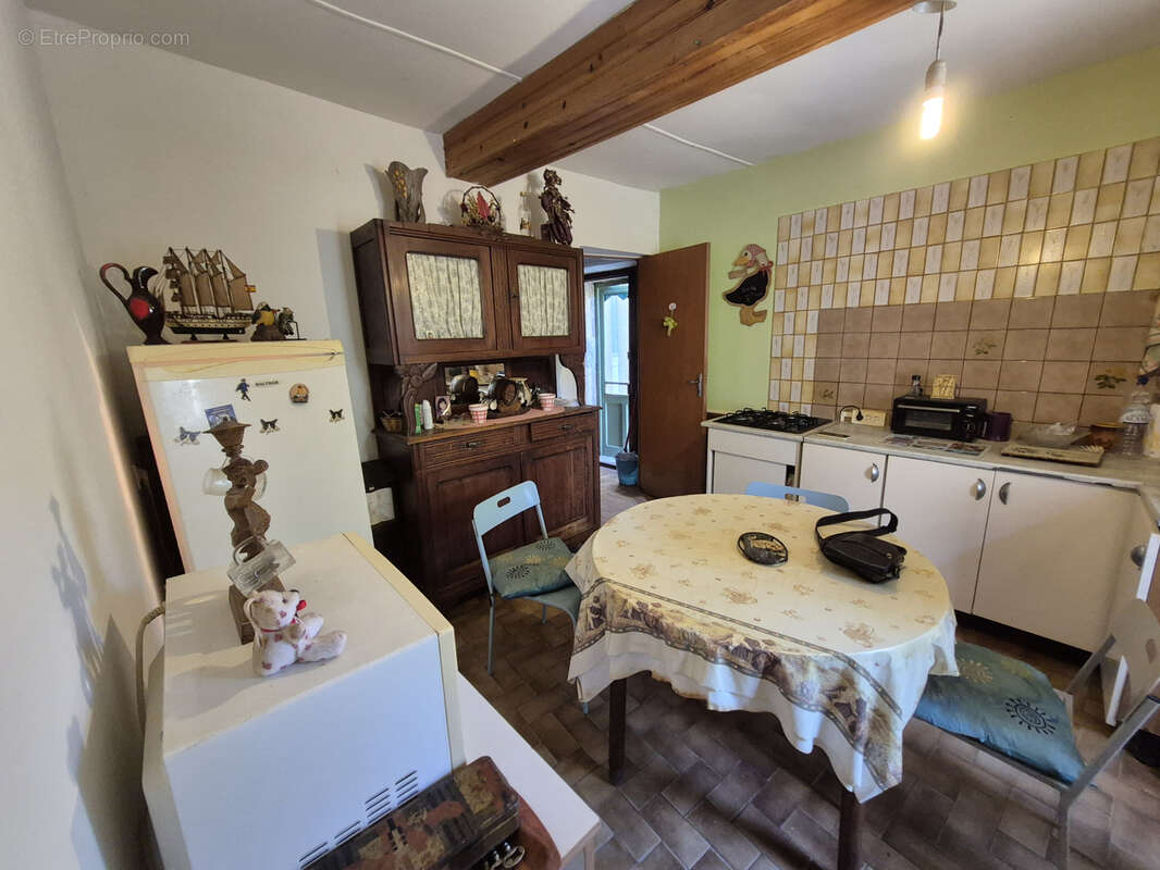 A 10 mns de lagrasse, caunettes en val, maison de village sur 2 niveaux avec grande remise - photo 2