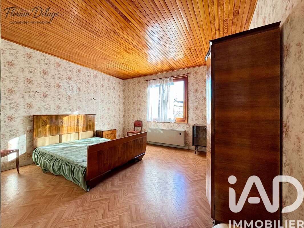 Maison 227 m² à Saint-Jean-De-Gonville  - photo 8