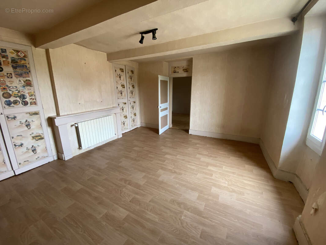 Maison à SEISSAN