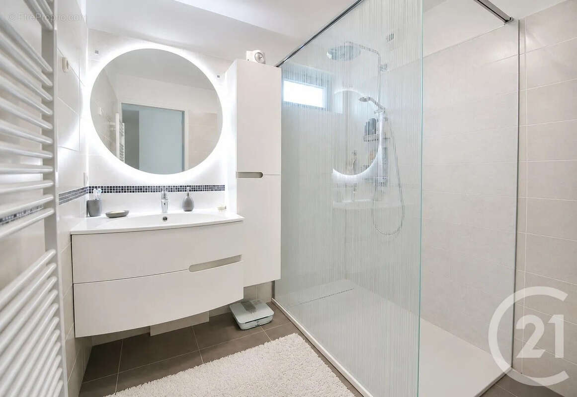 Appartement 65 m² à Le Lavandou  - photo 6