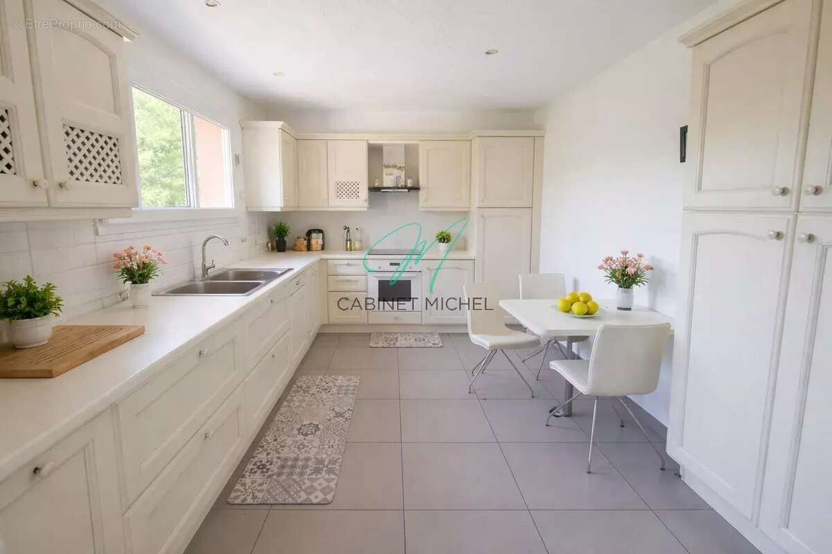 Maison à ROQUEFORT-LES-PINS