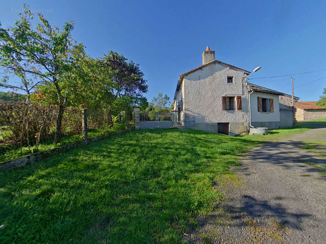 Maison à ADRIERS
