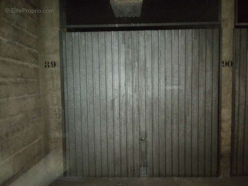 Parking à PARIS-20E