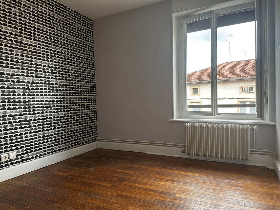 Appartement à CHARMES