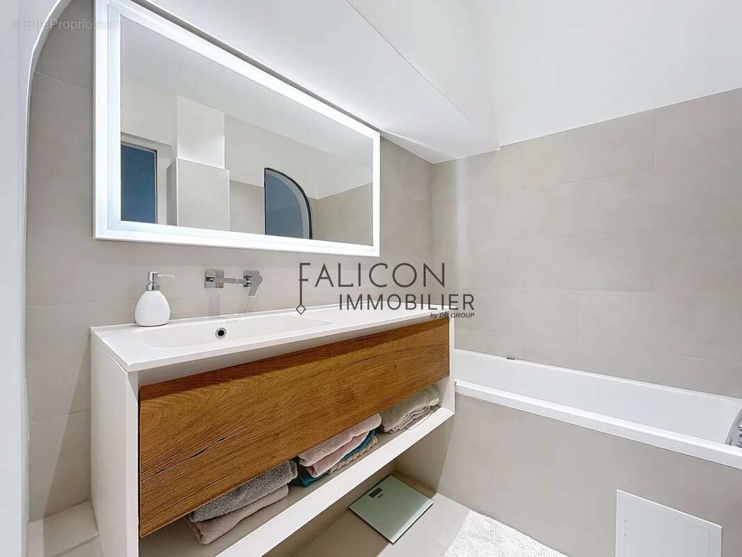 Appartement à FALICON