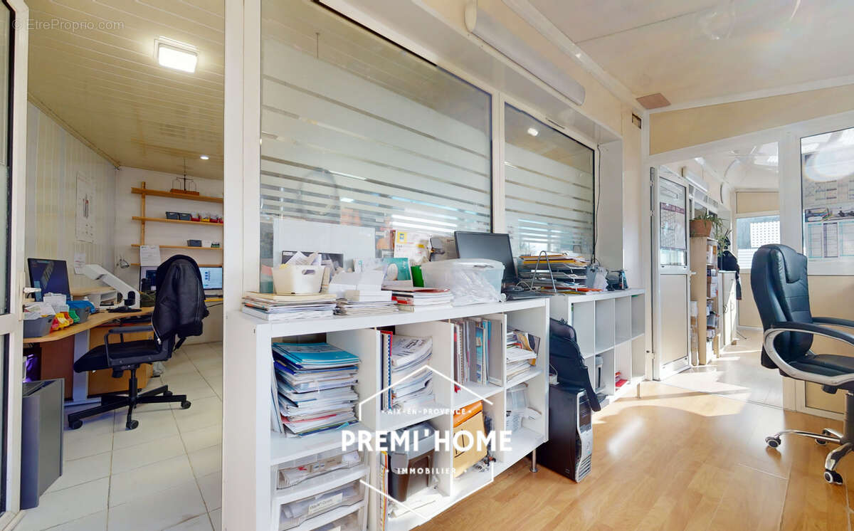 * a vendre local 93m2 quartier axium aix * - photo 4