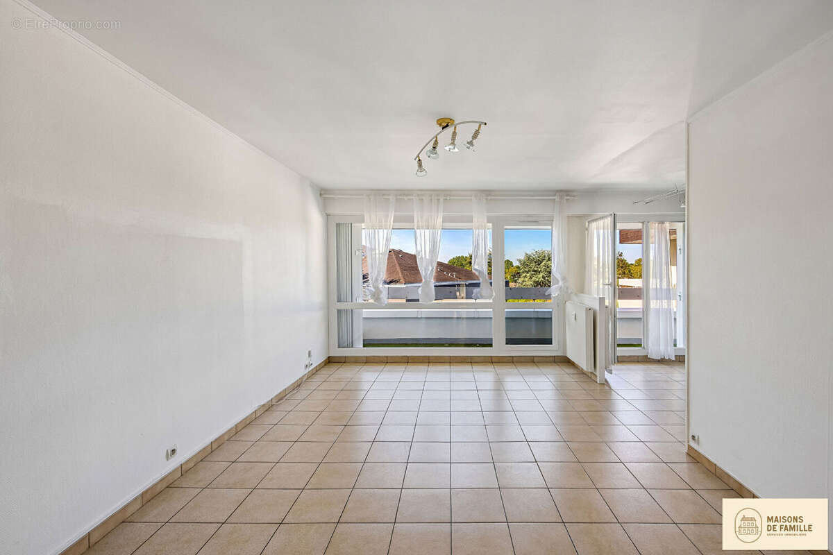 Appartement à LES ESSARTS-LE-ROI
