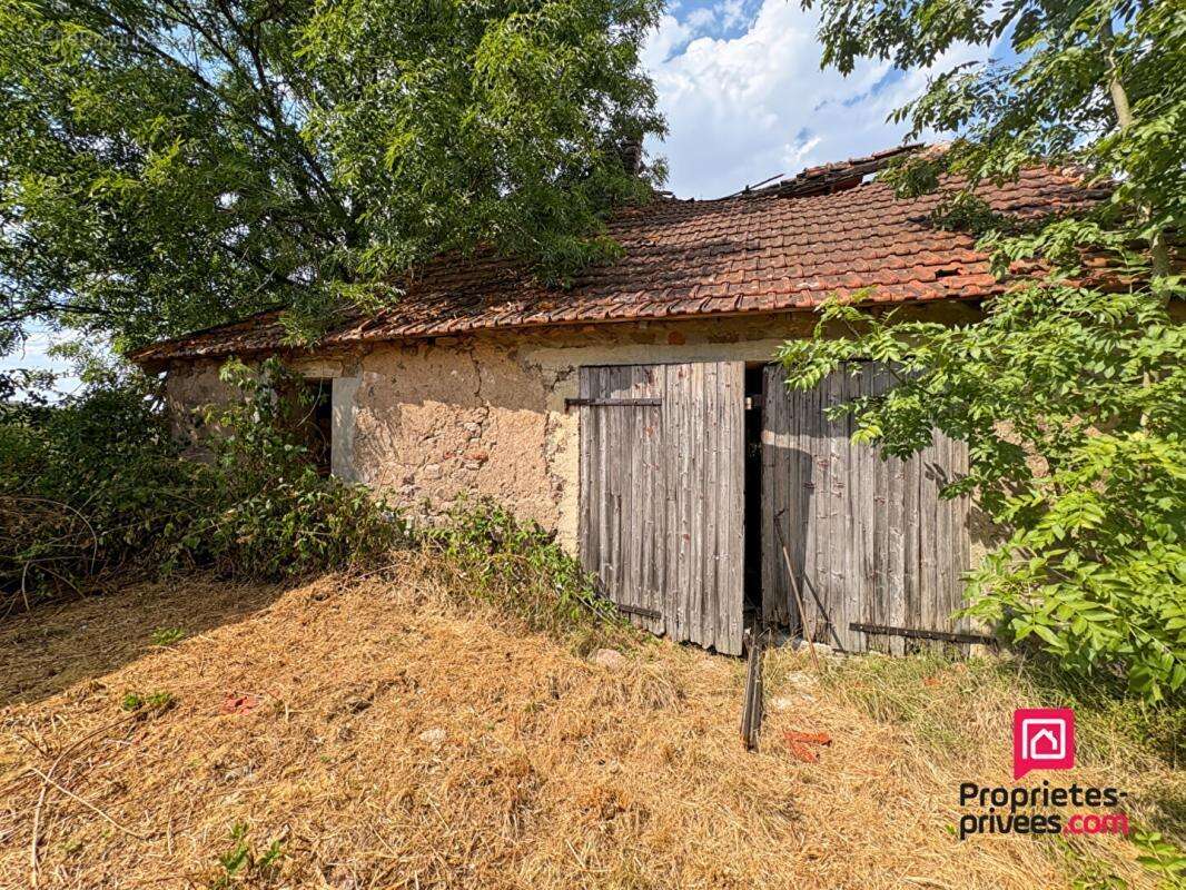 Corps de bâtiments à réhabiliter avec pré proche Saulieu - photo 7