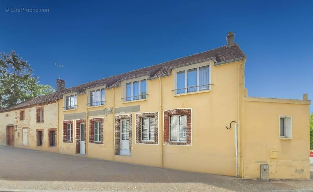 Maison à SAINTE-CERONNE-LES-MORTAGNE