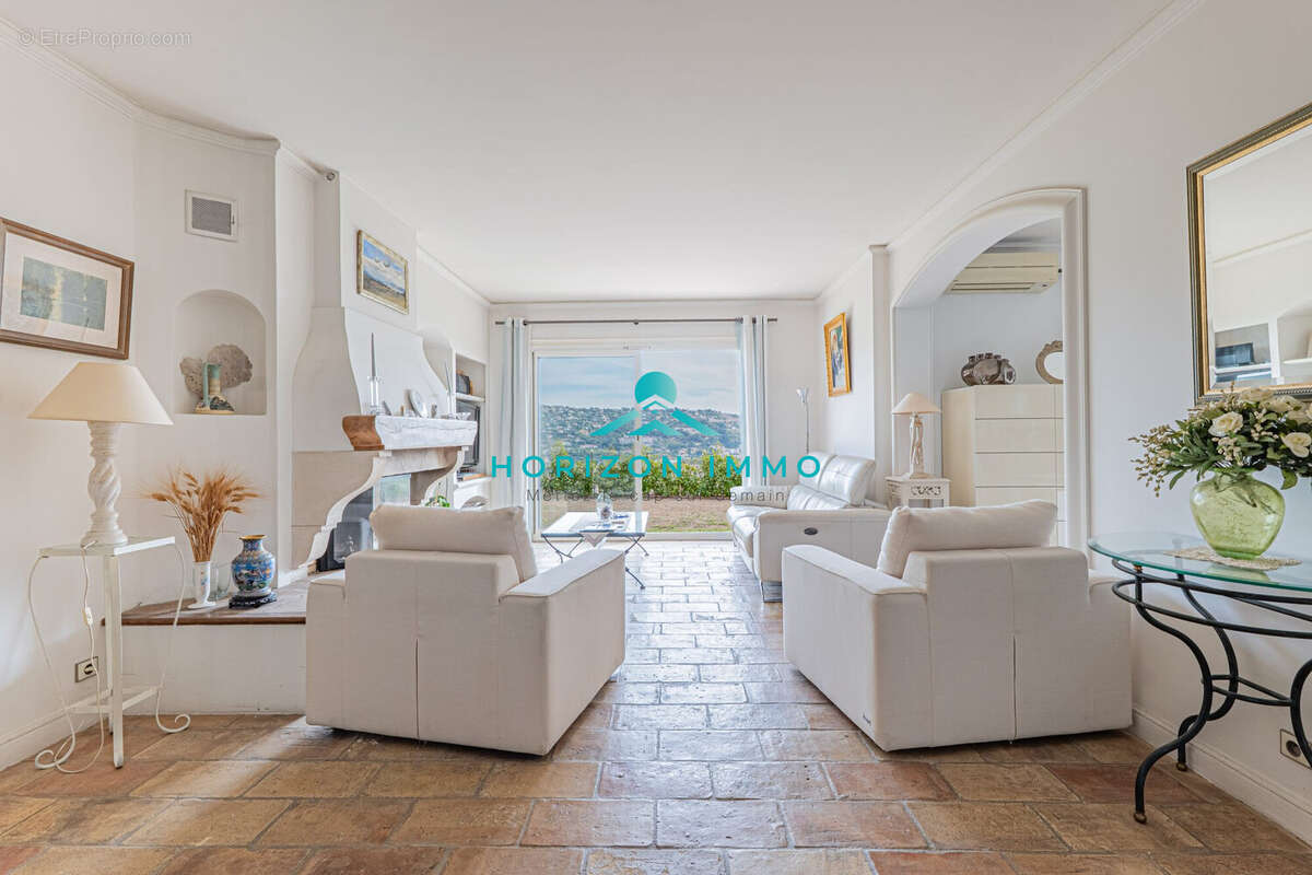 Maison à SAINT-LAURENT-DU-VAR