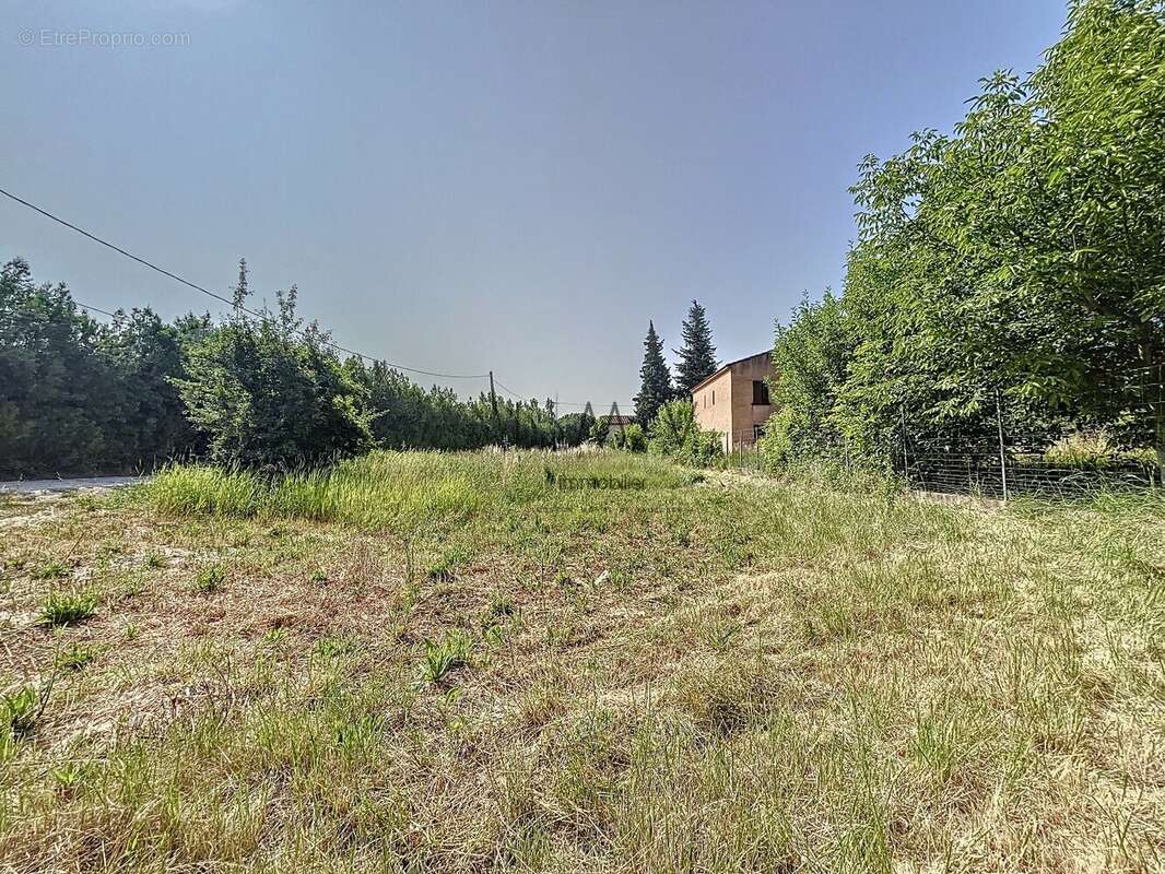 Terrain à L&#039;ISLE-SUR-LA-SORGUE