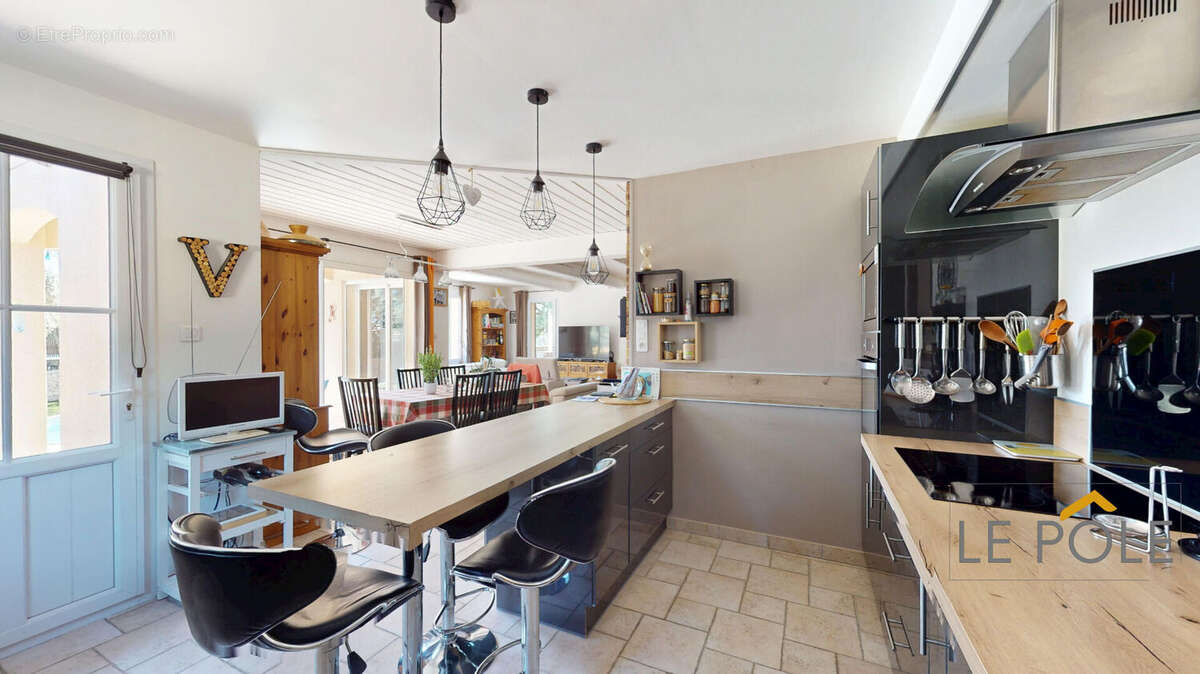 Villa familiale avec garage et piscine - photo 7
