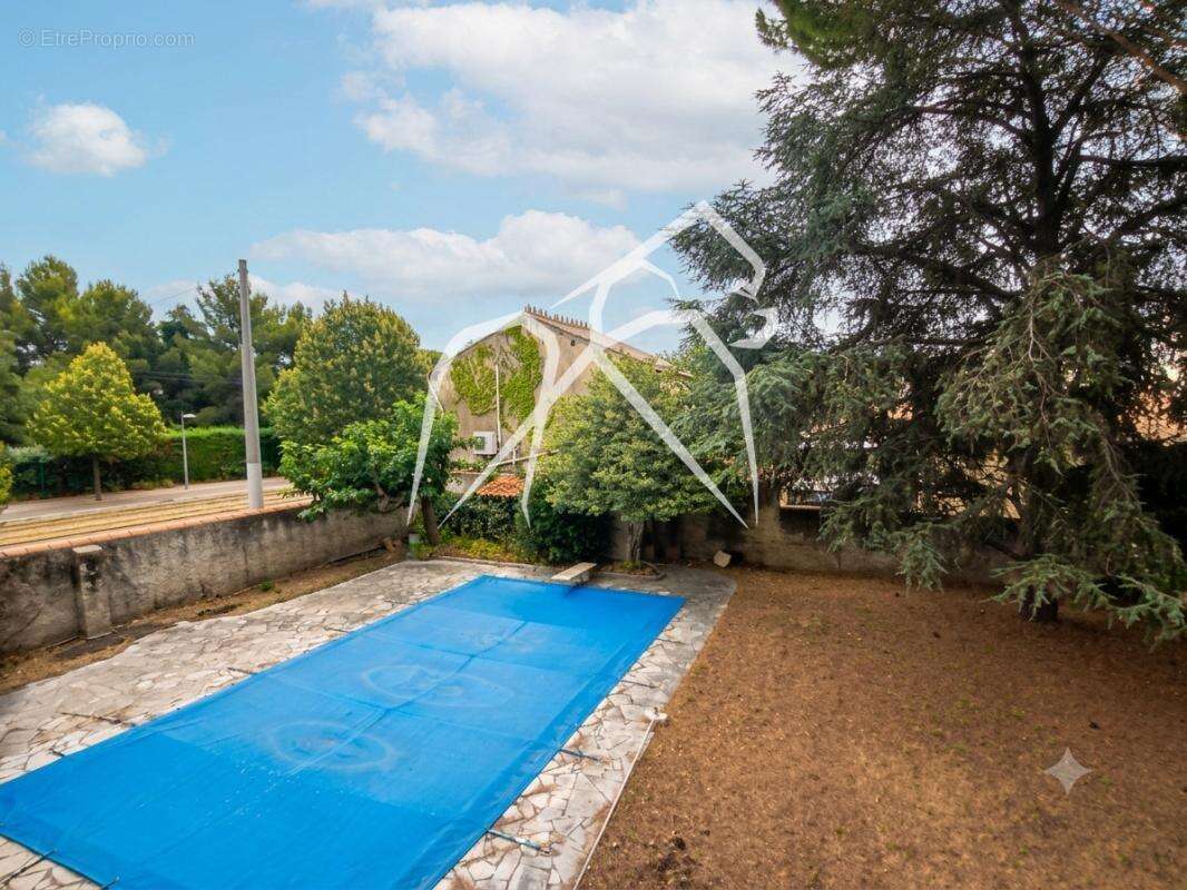 Rare à Montpellier Aiguerelles  Maison 8 pièces 230 m² avec piscine et terrain de 1 100 m²  fort potentiel – nombreux aménagemen - photo 2