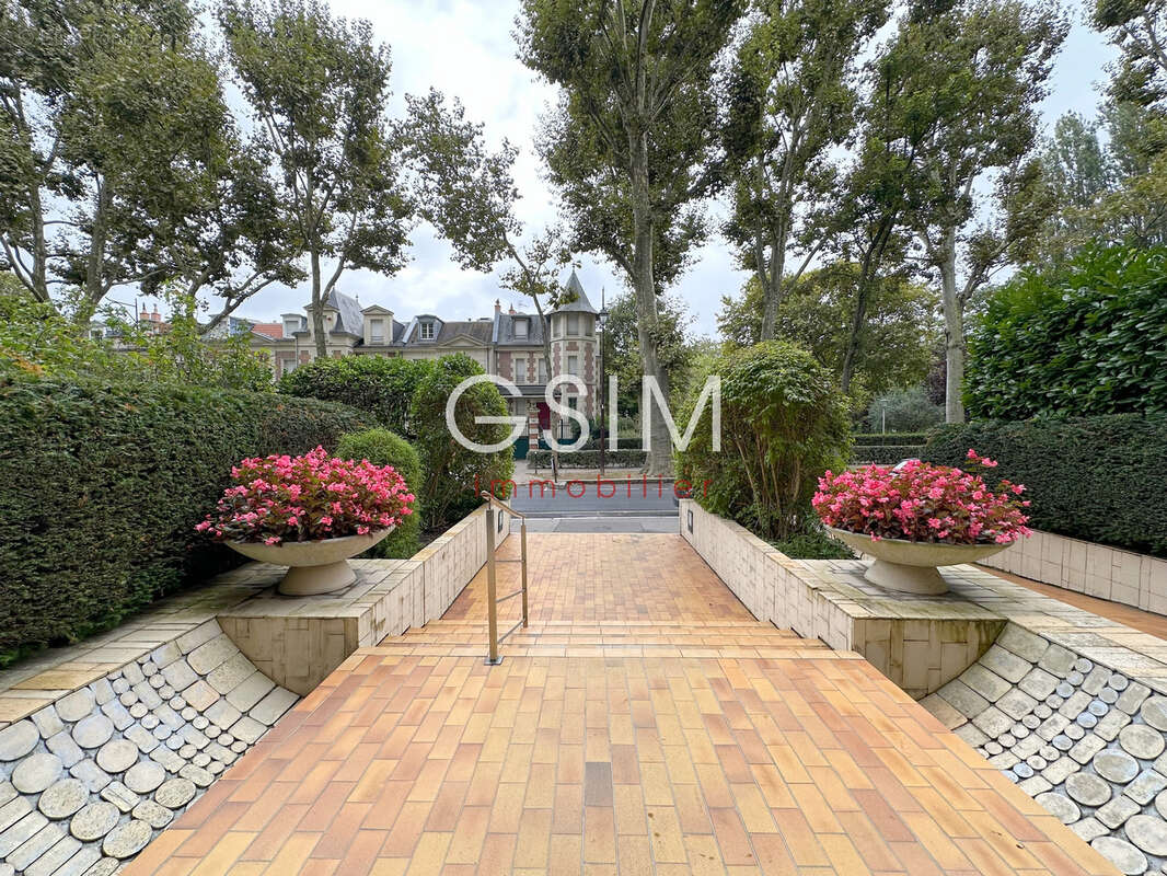 Appartement à NEUILLY-SUR-SEINE