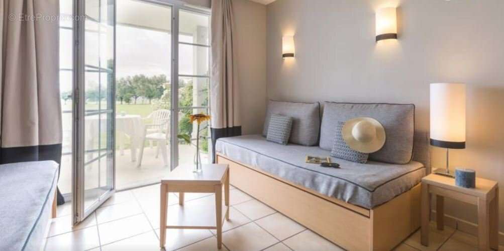 Appartement à PORT-EN-BESSIN-HUPPAIN