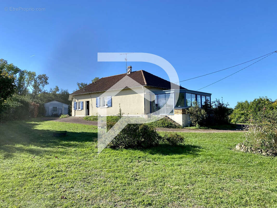 Maison à SAINT-SULPICE-DE-ROUMAGNAC