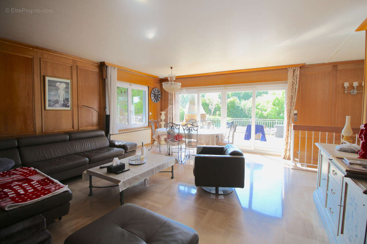 Maison à CHENNEVIERES-SUR-MARNE