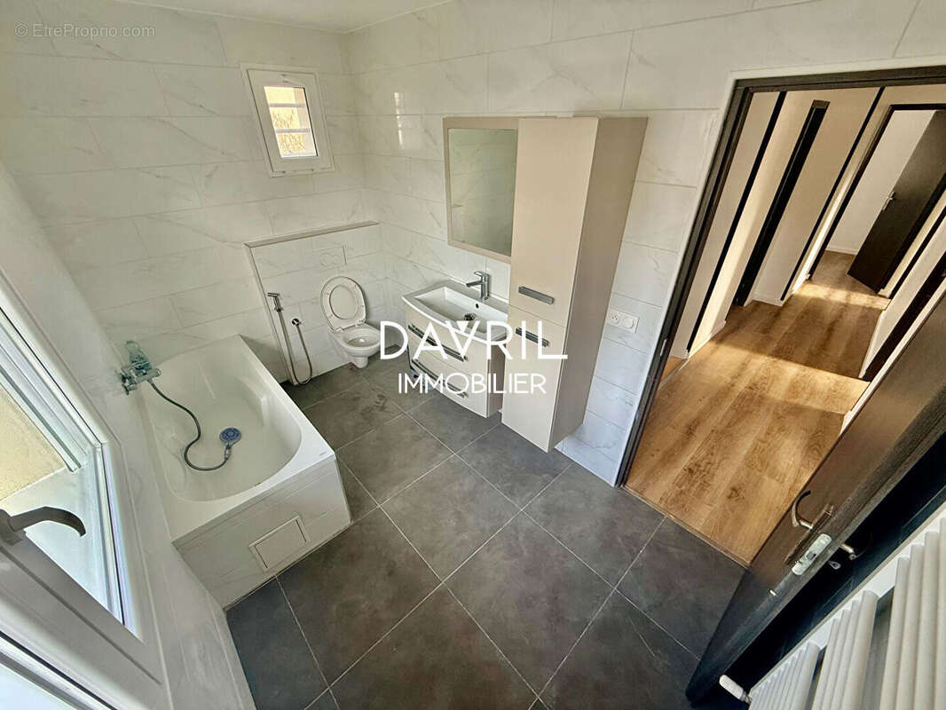 Maison à MAURECOURT