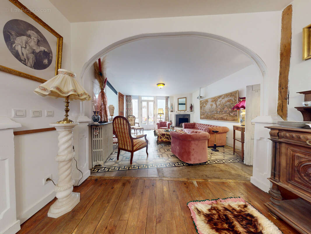 Maison à SAINT-GERMAIN-LEMBRON