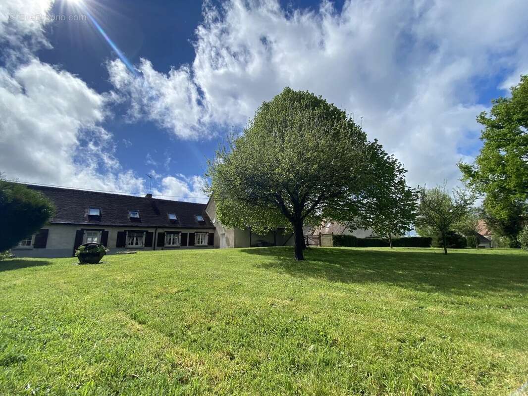 Maison à LUSSAC-LES-EGLISES
