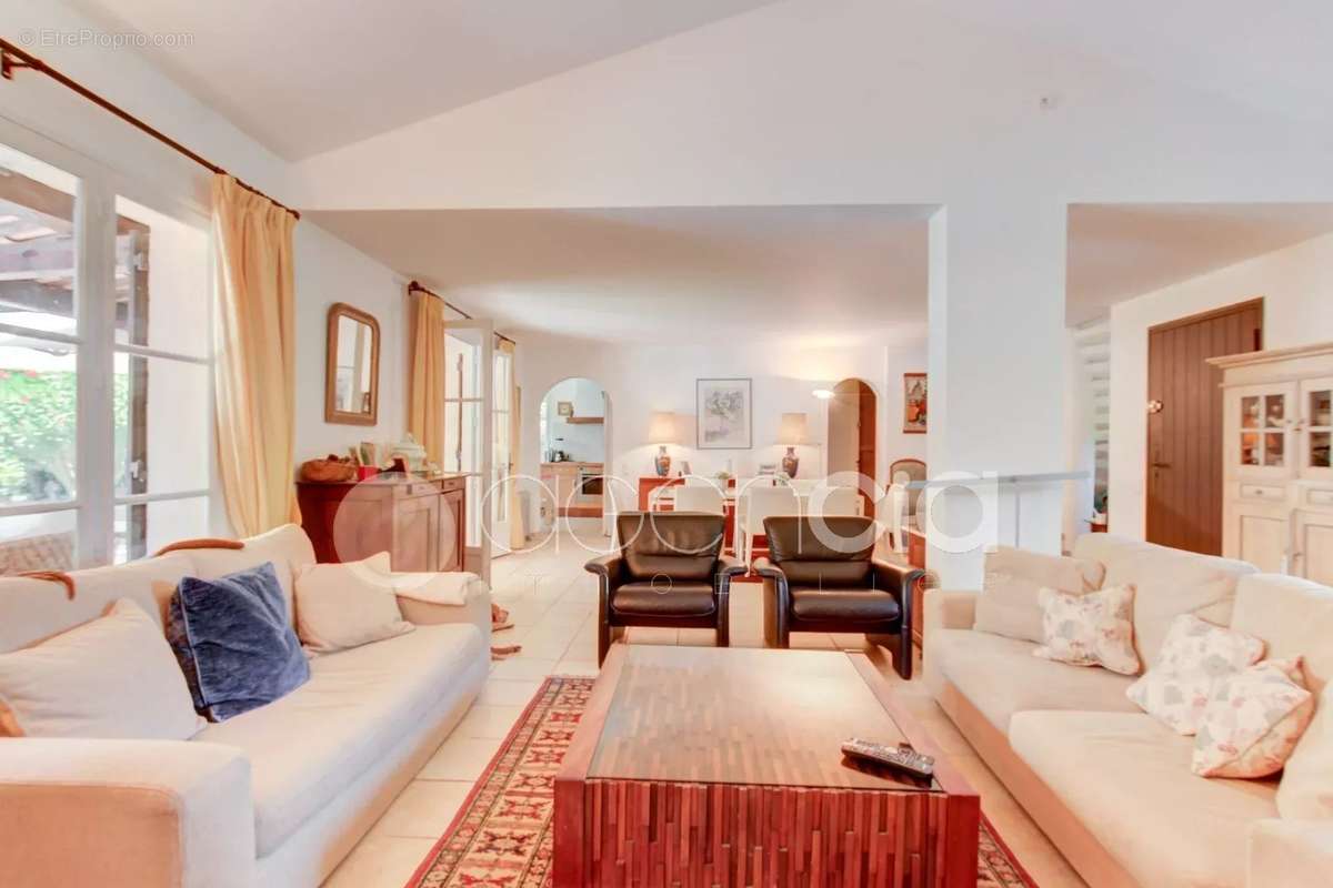 Maison à ROQUEFORT-LES-PINS