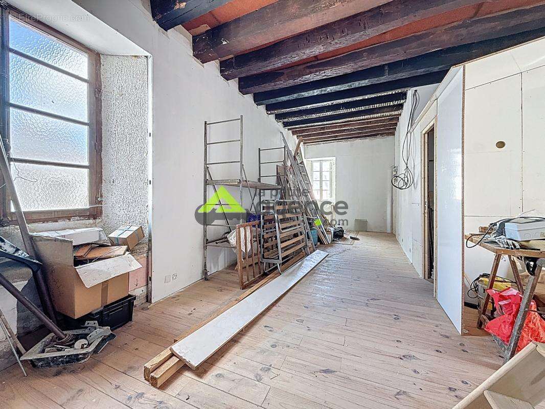 Appartement à SAINT-VAURY