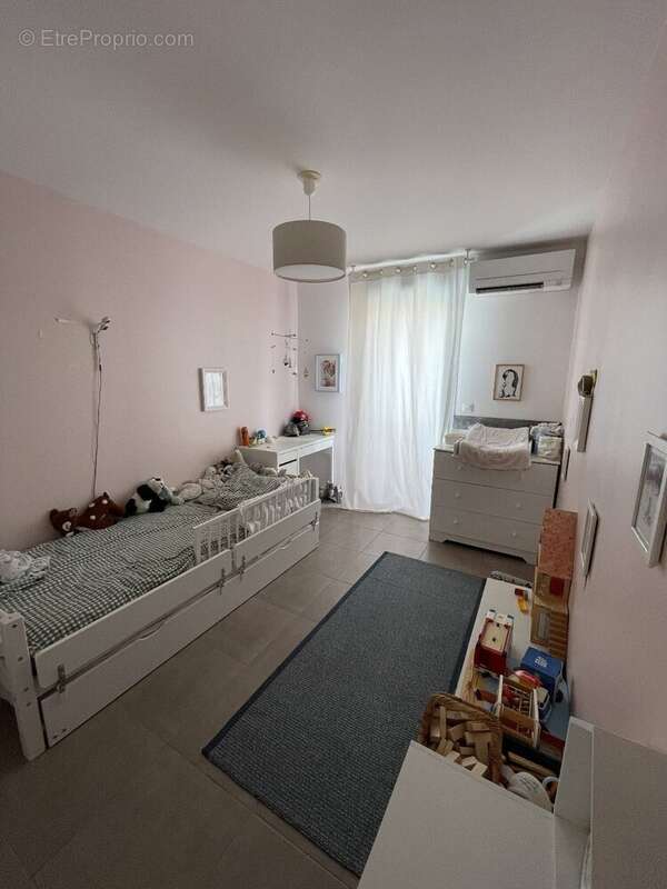 T4 Dernier étage, 2 grand garages avec cour privative - photo 6