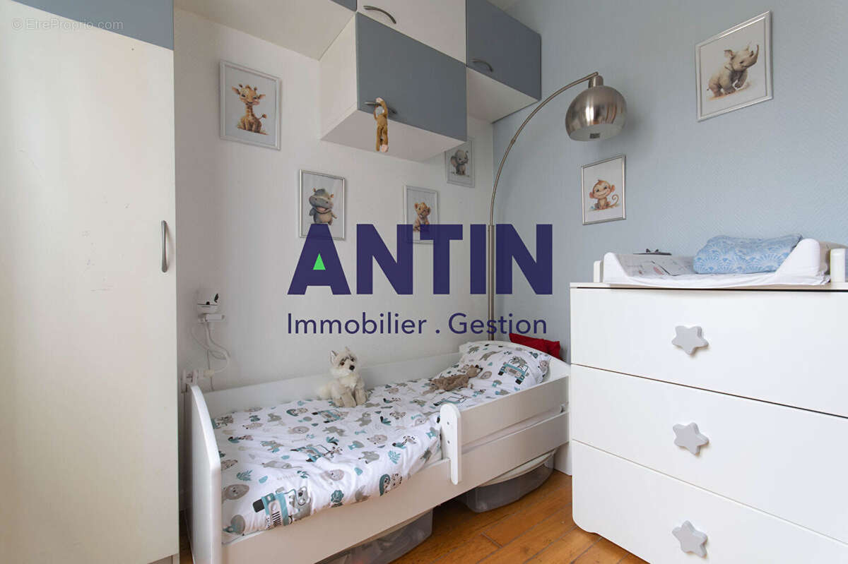 Appartement à LA GARENNE-COLOMBES