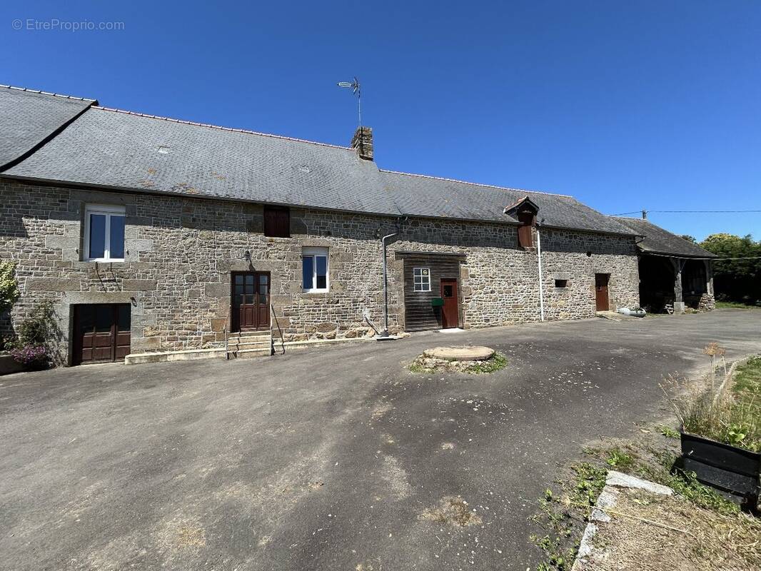 Maison à SAINT-GERMAIN-EN-COGLES