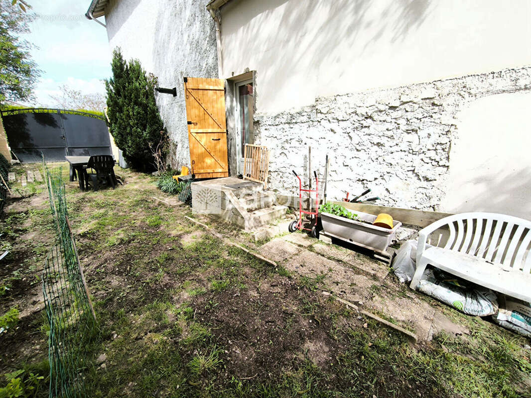 Maison à FOLLAINVILLE-DENNEMONT