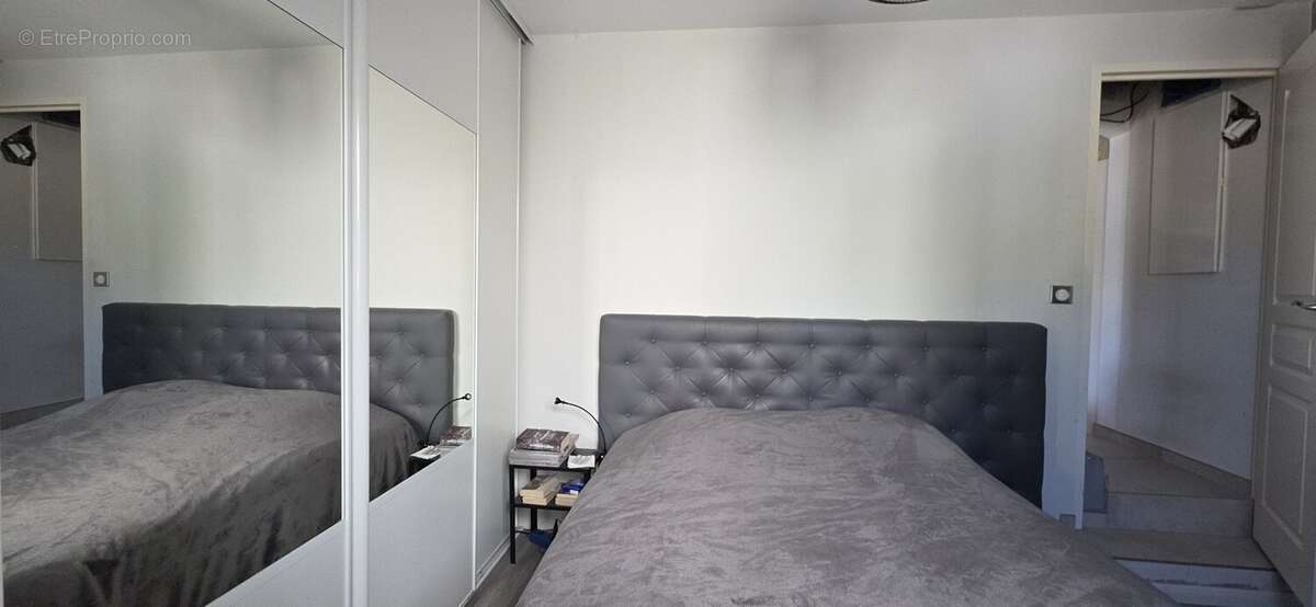 Maison à CHATEAUNEUF-VILLEVIEILLE