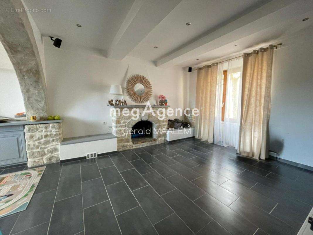 Maison à PLAN-DE-LA-TOUR