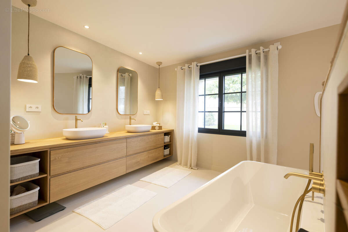 Maison à SAINT-BONNET-DE-MURE