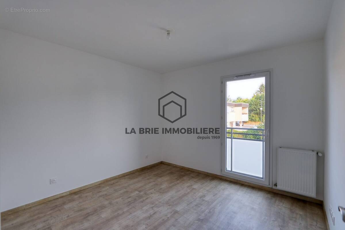 Appartement à MENNECY