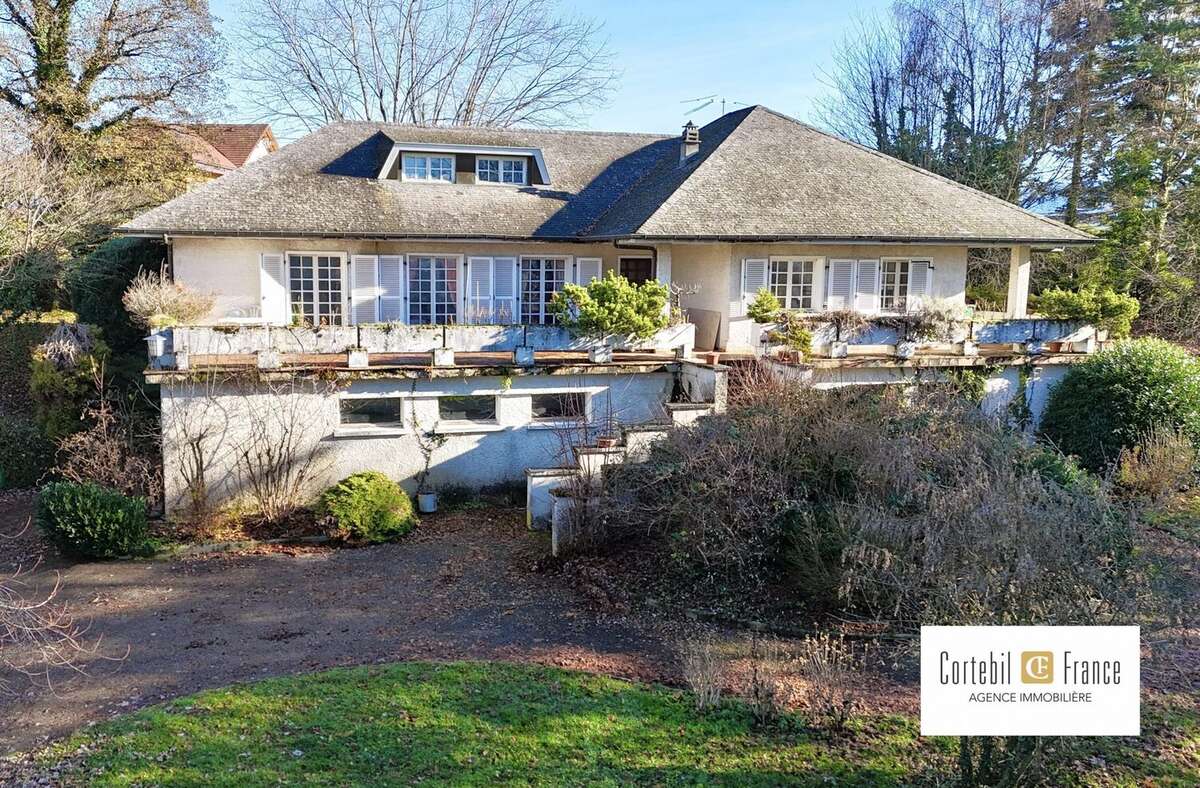 Maison à CRUSEILLES