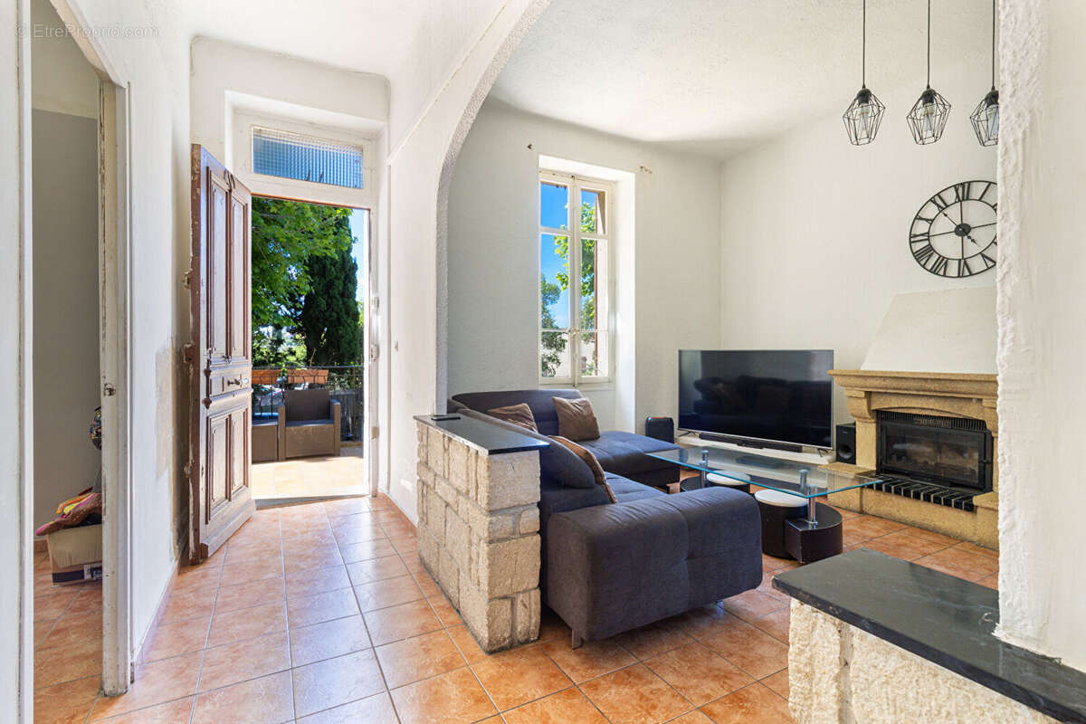 Maison 7 pièces sur 800m2 parcelle 13015 Marseille - photo 4