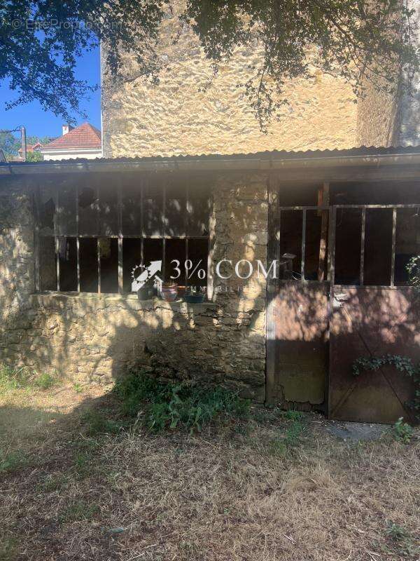 3%. com immobilier à  iteuil - photo 19
