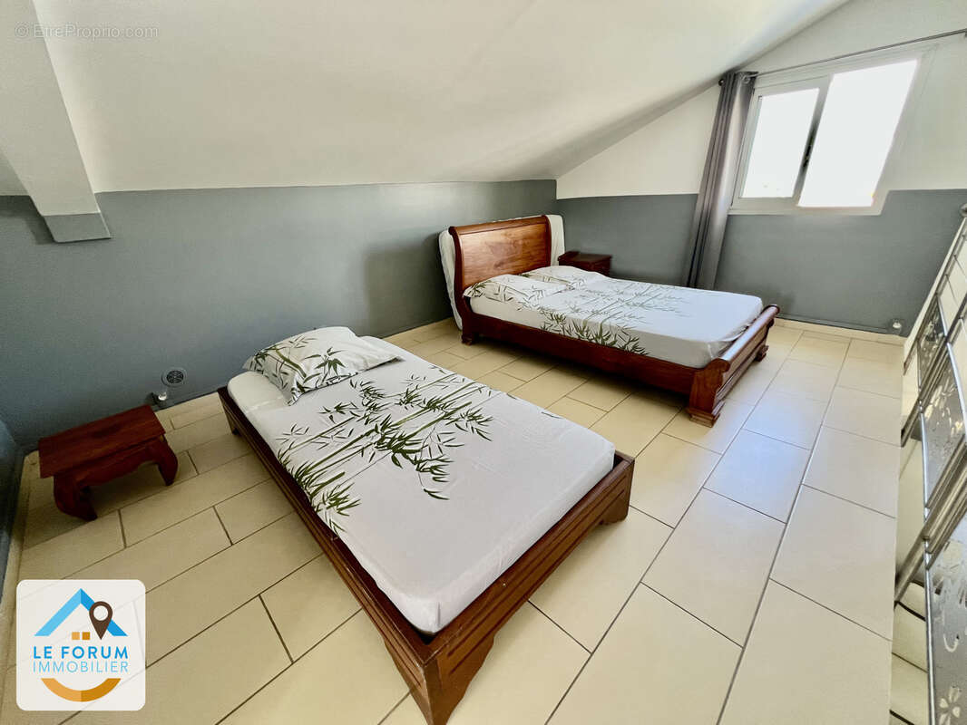Saint joseph 97480 - villa f4 + mezzanine - beaux volumes - piscine - proche centre - photo 8