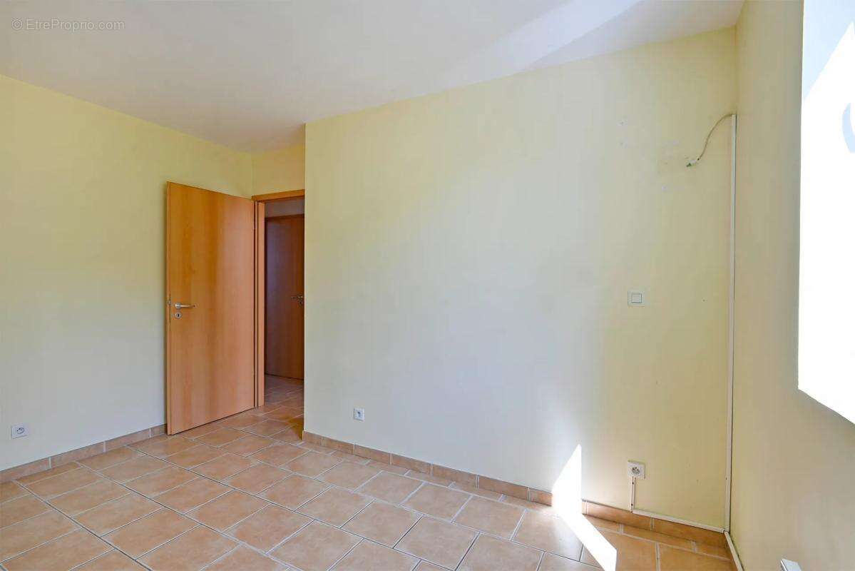 Appartement de 5 pièces de 98 m² à Ruoms - photo 4