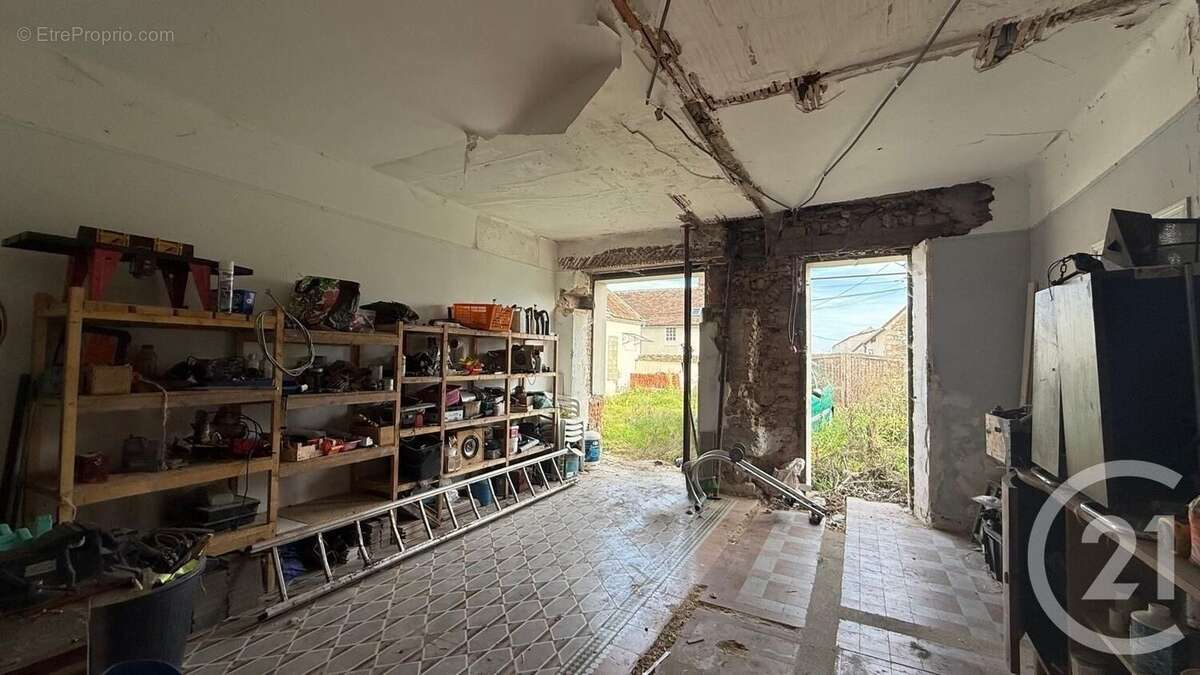 Maison à VILLETHIERRY