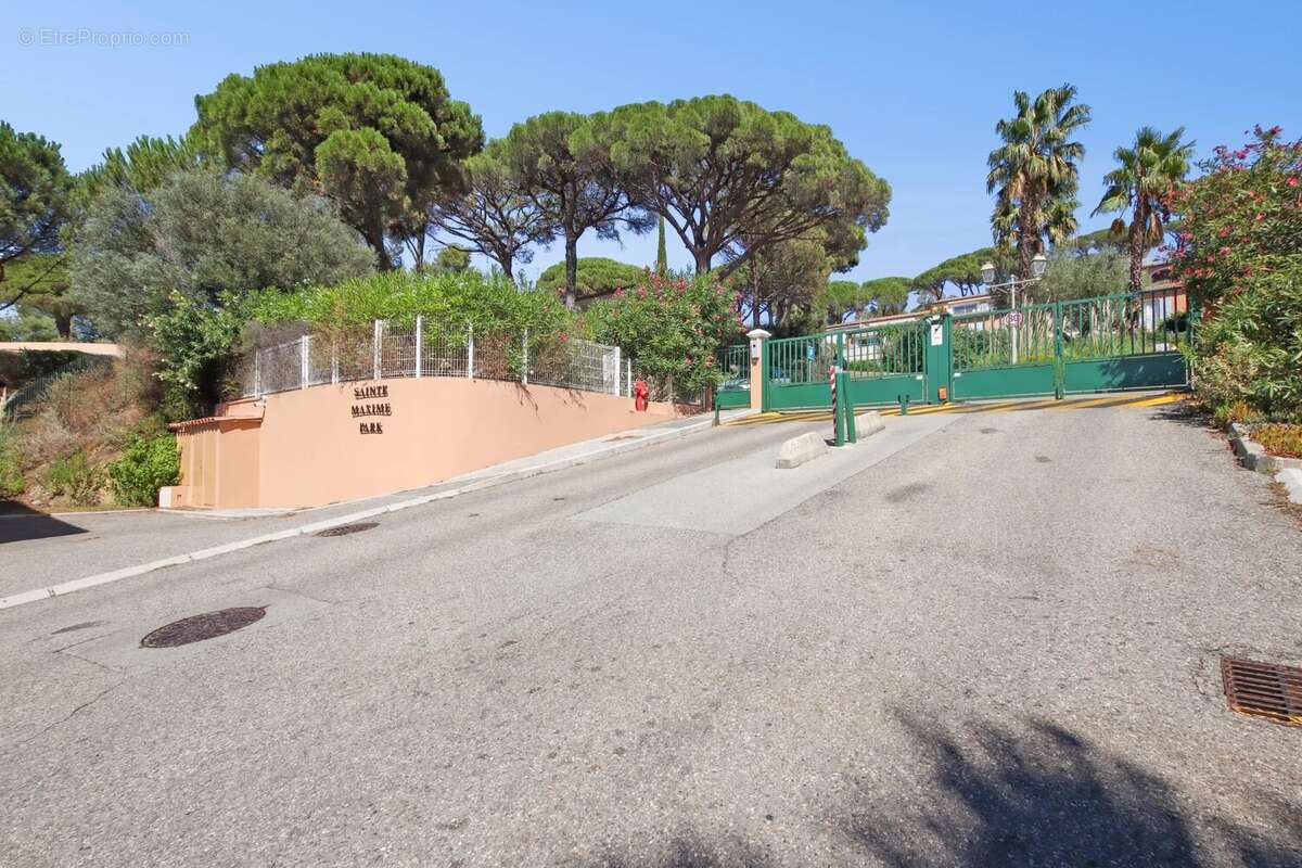 SOUS OFFRE ACCEPTEE - Exclusivité - Sainte-Maxime - Villa mitoyenne avec aperçu  mer, dans domaine sécurisé avec piscine - photo 22