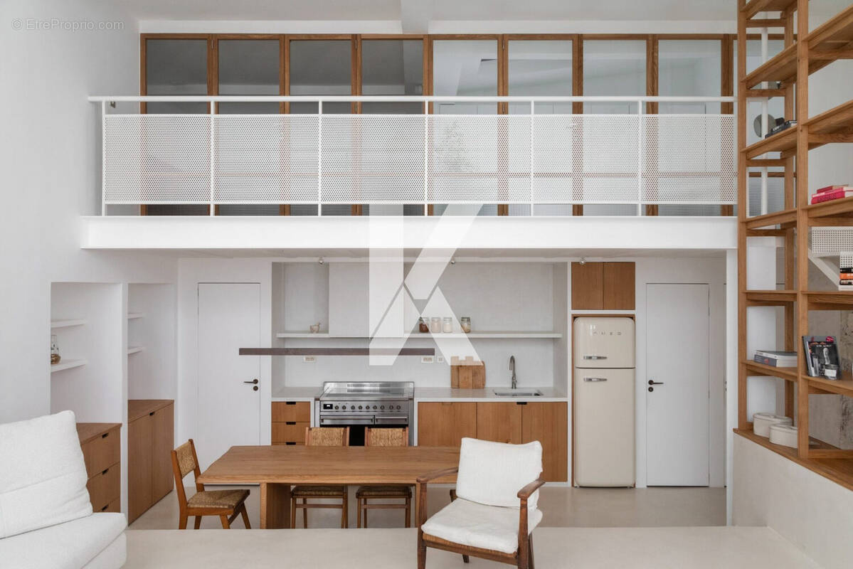 Usage mixte (ici habitation) - Appartement à PARIS-10E