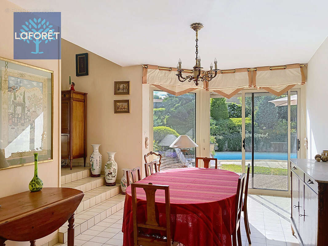 Maison à SAINT-GENIS-LAVAL