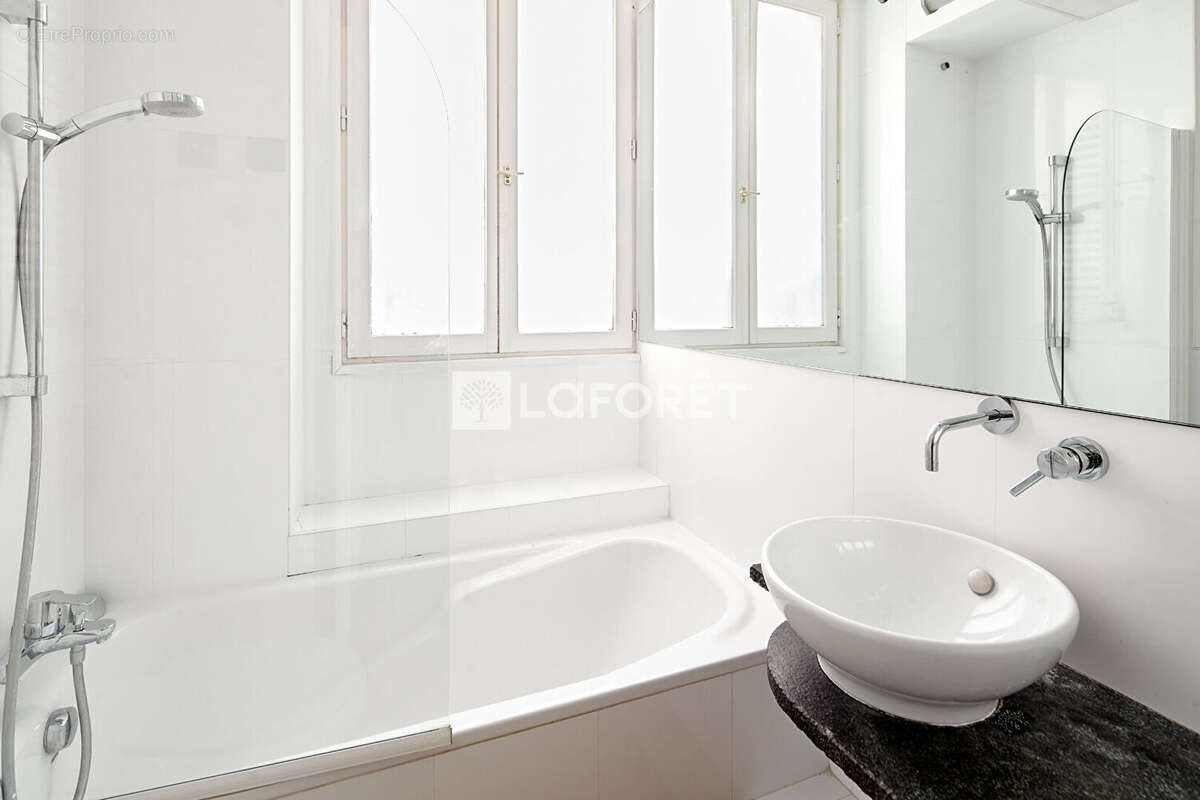 Appartement à PARIS-20E